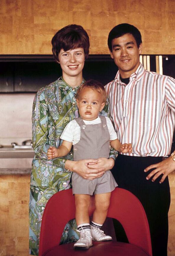 Late martial art master Bruce Lee with his wife Linda Lee Cadwell and kid